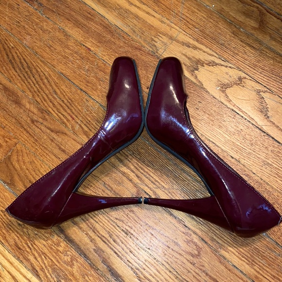 Maroon Steve Madden high heels - Picture 3 of 4